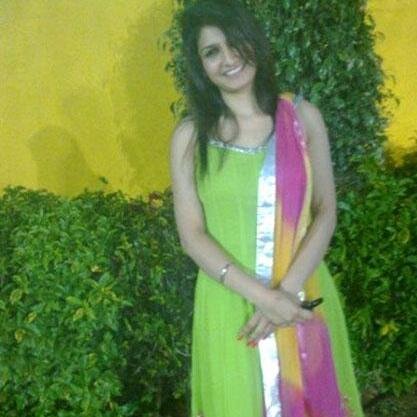 Pari hoon mein.......Moody......Soft Spoken.......Honest........India First.......