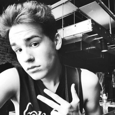 CONGRATS JACOB FOLLOWS YOU!!!(: this is a free follow so can you follow @tbfhjacobfeels she follows back(: