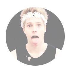 ☾your
idol
loves
you☽

free follow from @RADIOH00D