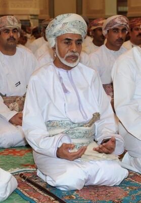 في الجنة..شجيره ظلها  مسيرة مئة عام ..آسال الله ان اسير تحتها برفقتكم