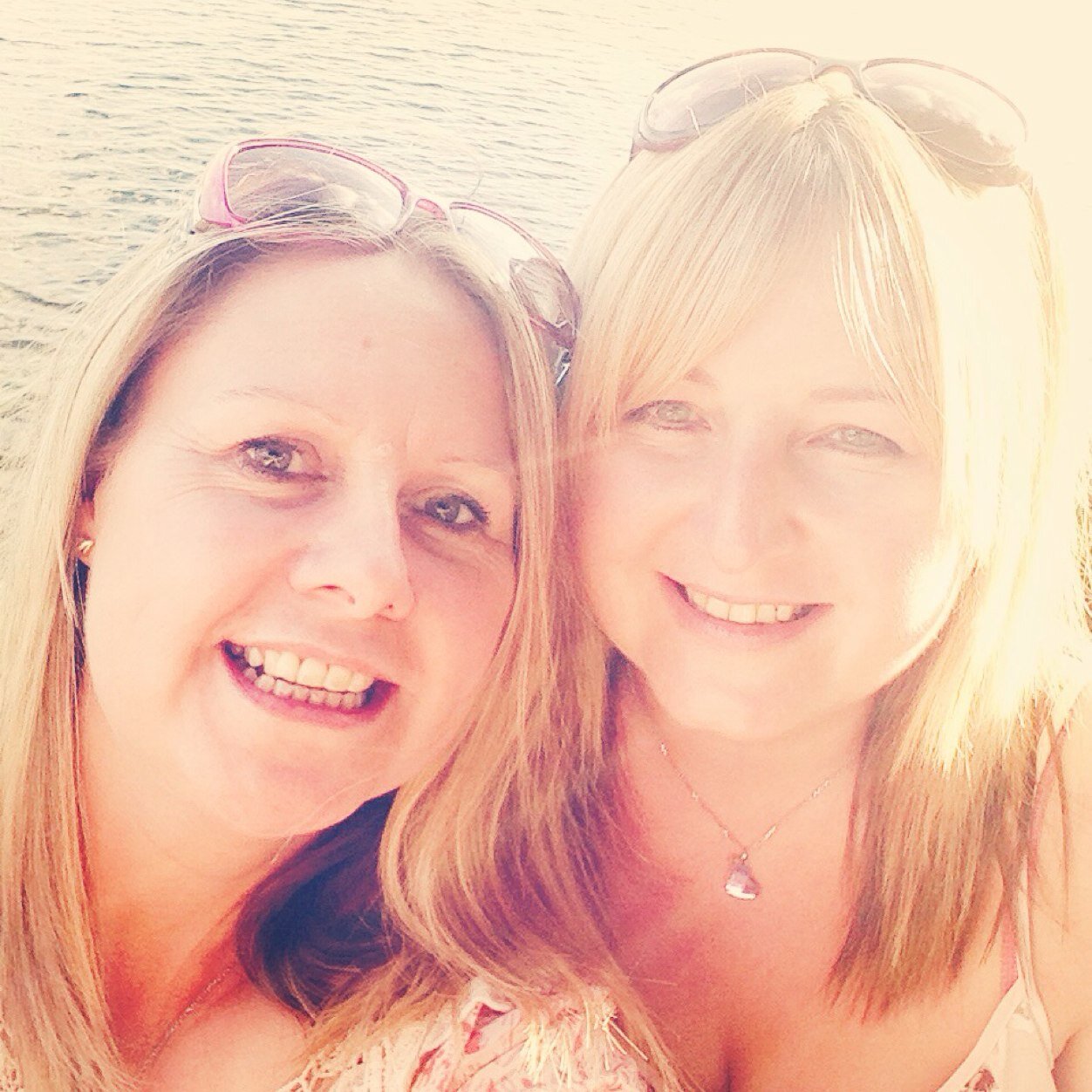 I dont ever want to grow up! Married to the GREAT Mr.Steve with 1 beautiful daughter who's my life! Luv my family,2 gawjus sisters and the best Mom in the world