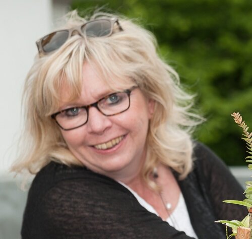 PfeilPost's profile picture. Quilter and Artist