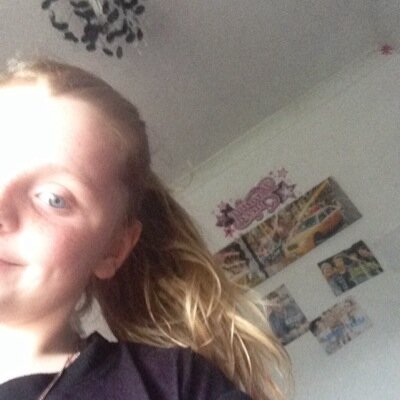 Emmademo12's profile picture. 