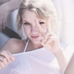 This is a free follow. FOLLOW @swiftingdreams I WILL FOLLOW BACK