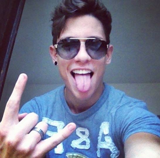 Nαo importα o quє єu diigα,
Vocє irα vαlorizαr pєlo quє vê,
julgαr pєlo quє ouviu
e opinαr pєlo quє conhєcєu (!)
