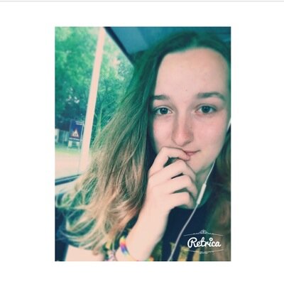 Een kipje genaamd zoey ~ 14 jaar ^^ ~ love huggs ~ roy is een lieve panda ❤️ ~ ik ben klein ~ enja ik ben zo'n raar fanacc persoontje, problemen mee ??