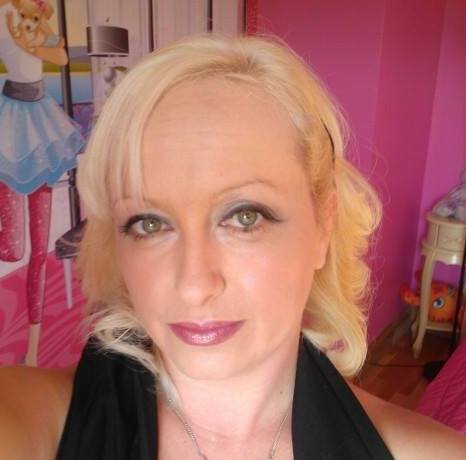 Full-time Wife and Mummy and studying for a BSc Hons degree in adult nursing.