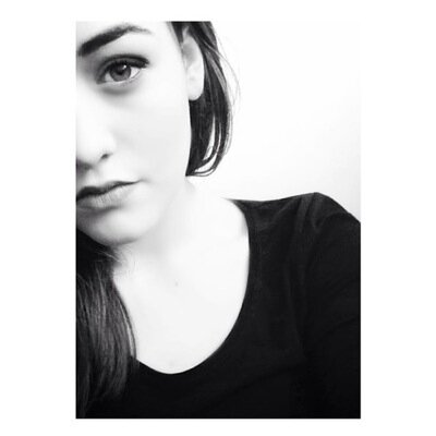 Roses are Red, violets are blue say hello and how do you do. | @lcttietcmmo is my sistahh.