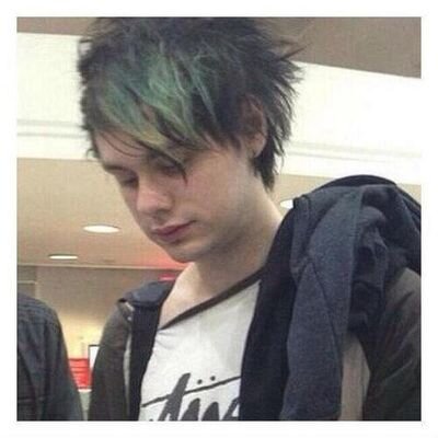 Please guys follow me @StrongDemetriaL I would be very grateful. Love you !
