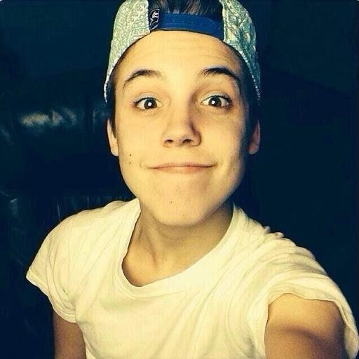 muffinjack_'s profile picture. Hii can you please follow me on my @muffingilinsky? :) Love you and I hope your fav will follow youu♥