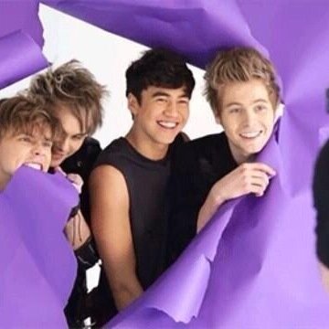 If you have any reants ir confessions about 5sos or the fam dm me..