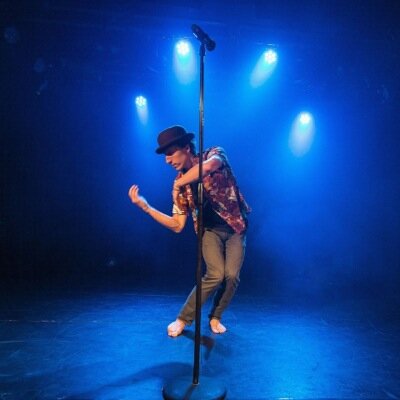 Arbori is the music & movement of Steven Barnard in collaboration with musicians & dancers.
where indie-folk sounds meets contemporary-hip hop movement