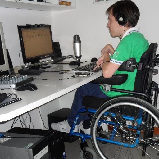 SONO UN RAGAZZO CON DISABILITA' MOTORIA. BENVENUTI SULL'ACCOUNT UFFICIALE DELLA MIA WEB RADIO, PER ASCOLTARMI E AVERE INFO: https://t.co/U7OFIZb4iA