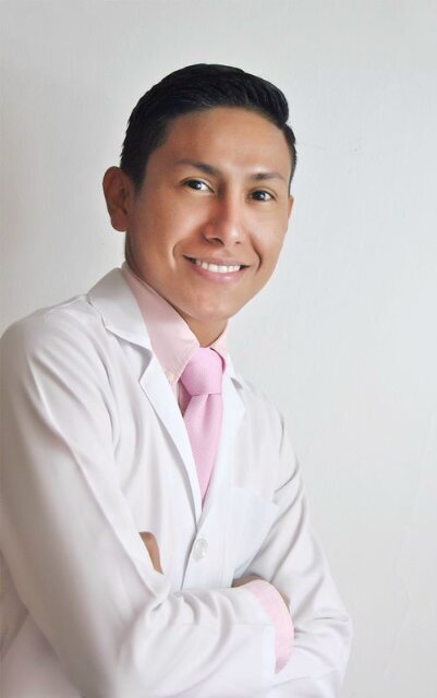Odontólogo y Diseñador de Sonrisas por que me gusta ver el mundo Sonreír #TransformandoSonrisas