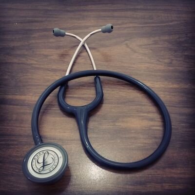 El arte de ser medico es un ser humano que se asoma en el cuerpo de otro ser humano y le ayuda a llevar sus dolencias...
