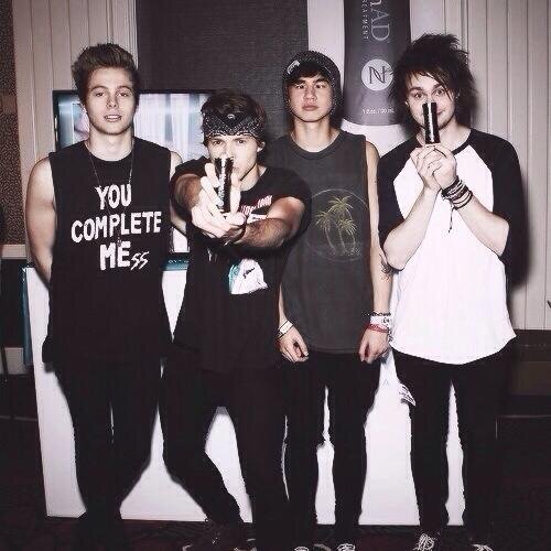 free follow from @clifford_avon , follow me on that account, I follow back :)