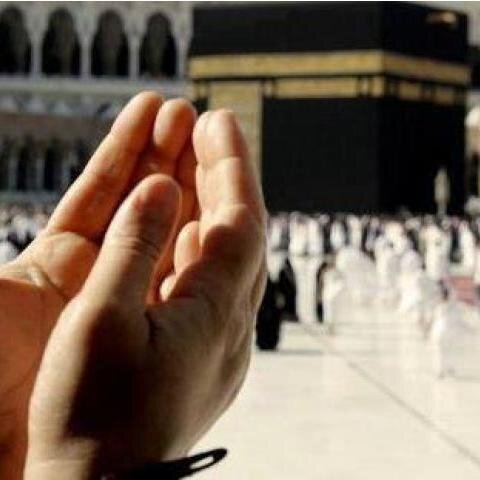 Labaîk allâhumma labaîk, labaîk lâ syarîka laka labaîk, innal hamda wan ni’mata laka wal mulku, lâ syarîka laka.