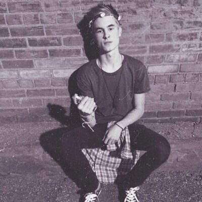 this is a free follow! follow @kinkyforcaylen or you will be unfollowed!