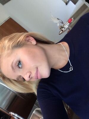here to support the AMAZING TALENTED CLASSY UNIQUE LOVABLE GAL @AlliSimpson keeping u updated on EVERYTHING Alli