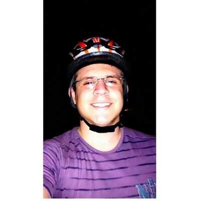 Estudante do curso de Odontologia, Taurino e  CORINTHIANO.