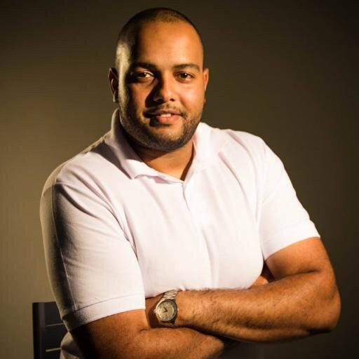 Rafão cara loco, gato e maravilhoso rsrsrs ... Corinthiano e apaixonado pelo Kung Fu!  Ahh Importante falar casado também rsrs... Ahh apaixonado pela patroa!