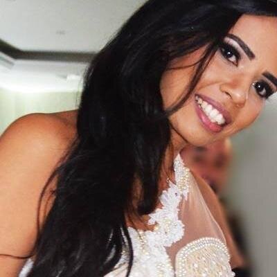Atraída pela dinâmica das redes sociais. Jornalista,Tuiteira, Blogueira,Mestranda de Tecnologia,Pós-Graduanda em TV, Cinema e Mídias Digitais