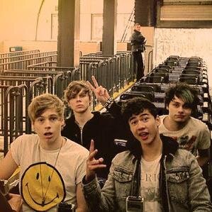 5secondsof3's profile picture. I am the biggest fan of @5sos