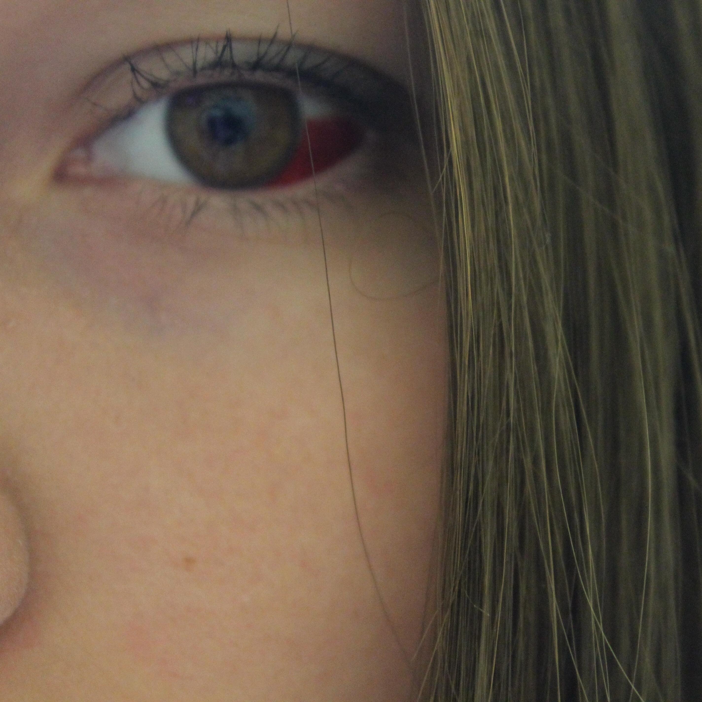 alvina1998's profile picture. 