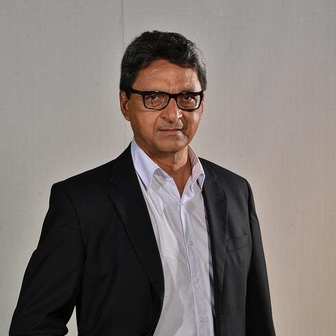 Presidente do PPS-DF. Cientista político e professor de história. Candidatou-se pelo partido a deputado federal nas eleições de 2014