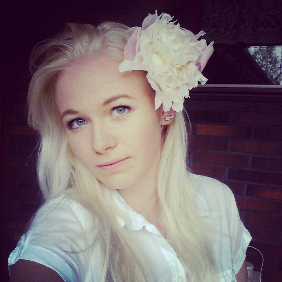 Just trying to live life to the fullest cause thats the least we can do ;) ♫ Big Directioner ♫ loving music, sports and art ^^ Instagram: eve_aleksandra :3