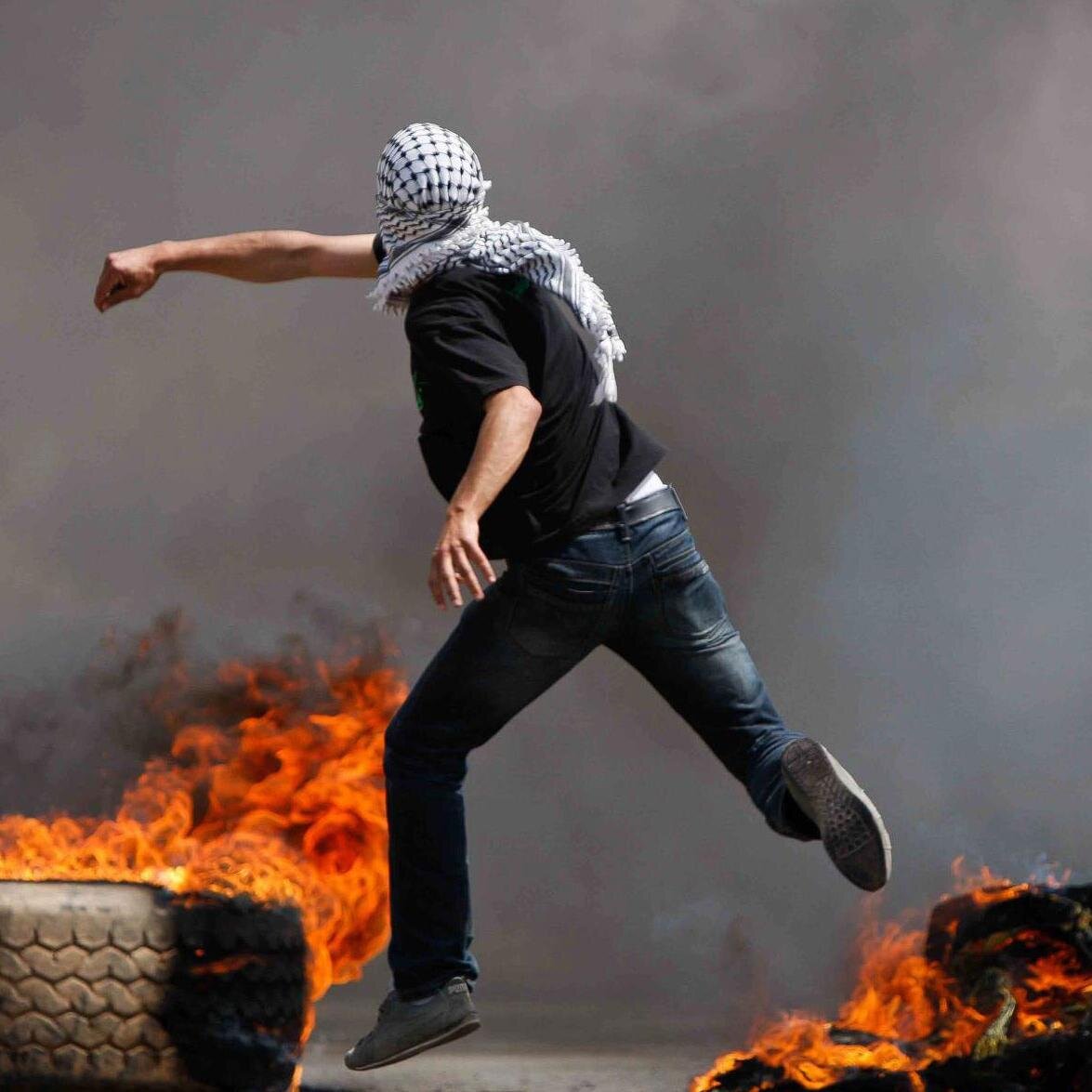 أنتم تقاتلون اليوم جنودا ربانيين يعشقون الموت كما تعشقون أنتم الحياة !