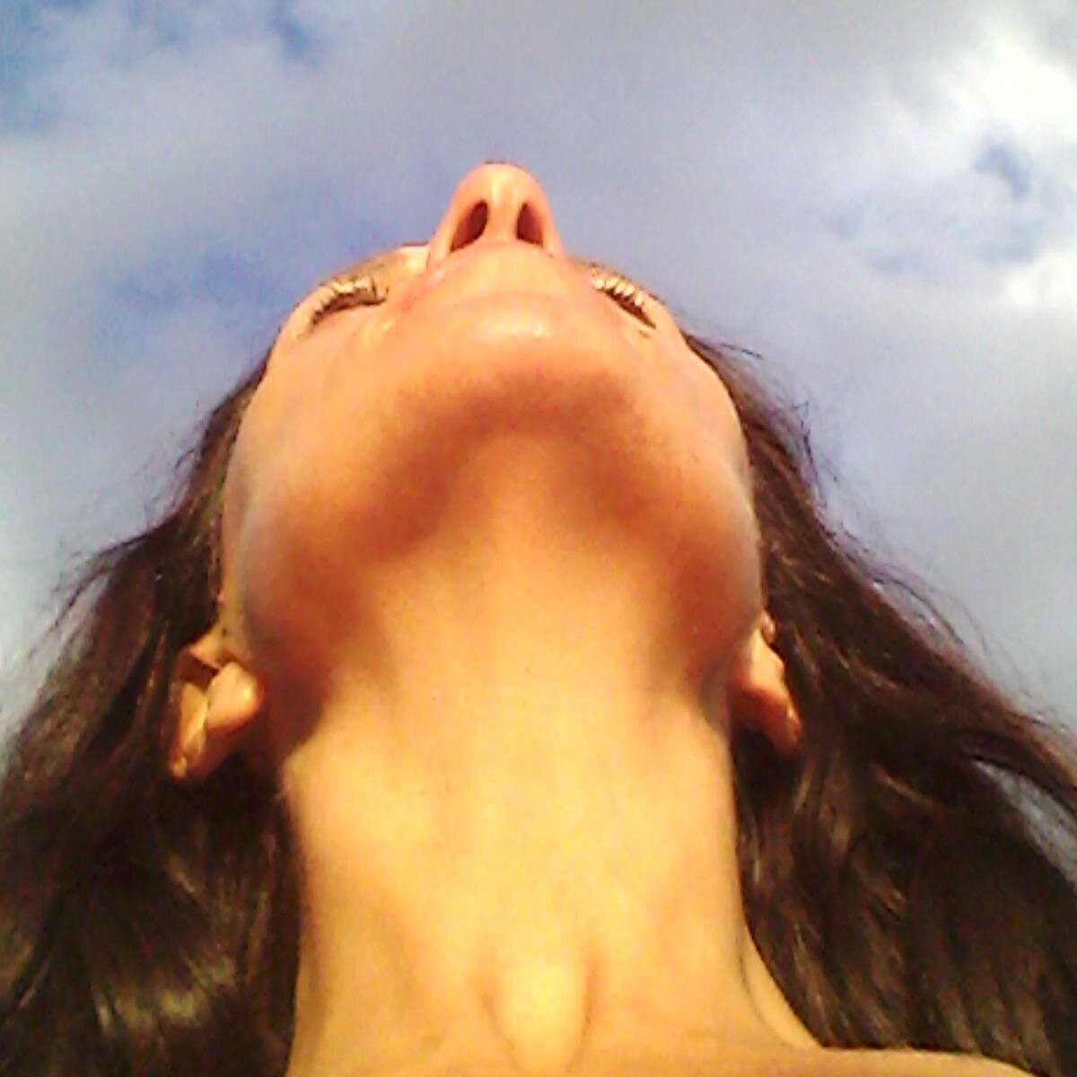 Busco la evolución que nos eleva hacia lo mejor de cada uno. Periodista, comunicadora especializada en desarrollo personal, instructora de
yoga y mindfulness.