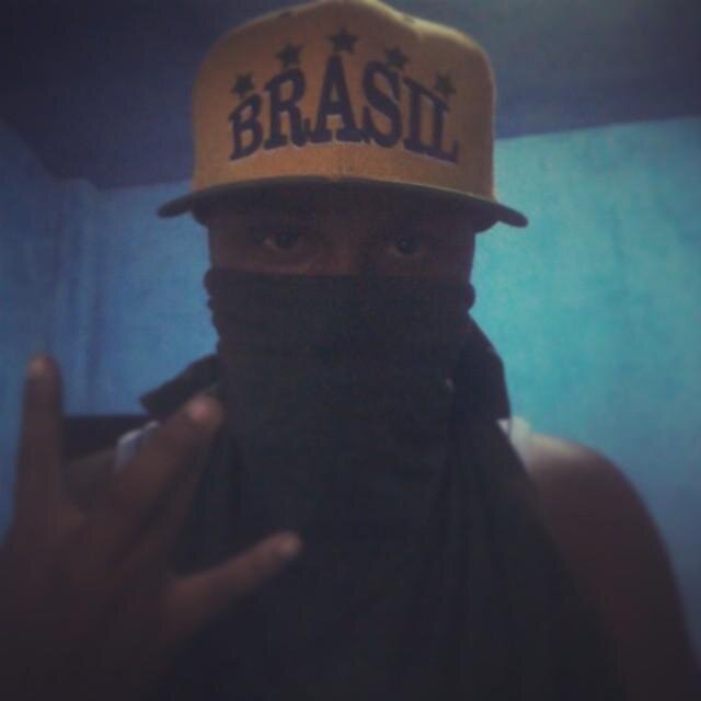 Eu sou o negro que todos esses vendidos tem medo de ser, eu sou  o pesadelo da América...                   #WestSide #ThugLife #DaAmandinha