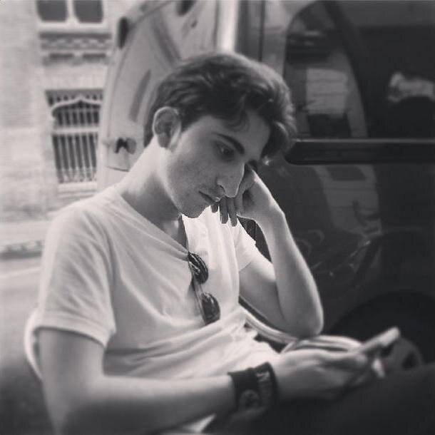 jos3zgz's profile picture. Aquí estoy. Leyendo chorradas, escribiendo memeces y pasando el rato.