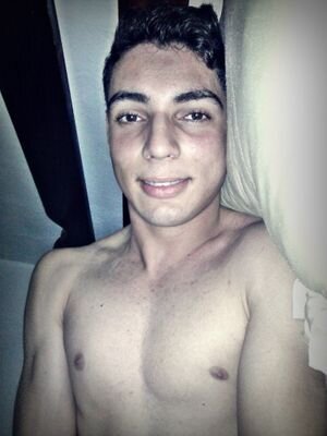As críticas não me abalam, os elogios não me iludem.
  #EuQuero #EuPosso #EuConsigo
              

http://t.co/6LA95OPW