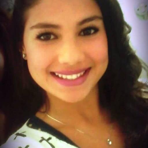 Derrube com sorriso aqueles que querem te ver no chão.