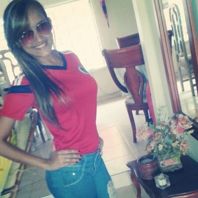 stephy, entregada a todo por lo q siente amor, luchadora y amante d la vida!!