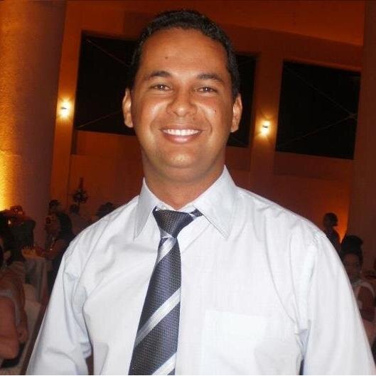 Funcionário da Tv correio,  aluno da ensine faculdade do curso de Marketing e assessor político. de bem com vida.;-)