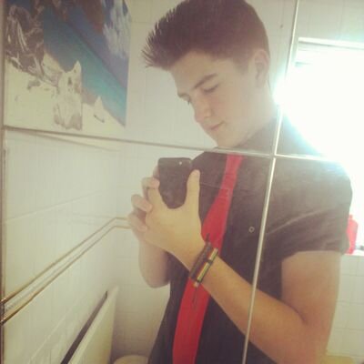 rowanchevez's profile picture. love a good game of darts me