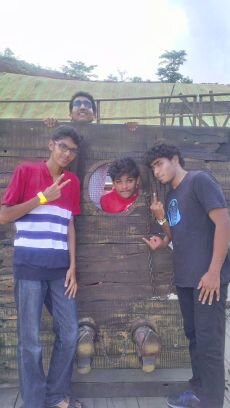 kau_7171's profile picture. Manchester united. Suits. F1. Moto GP.