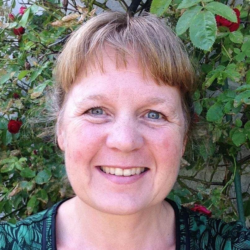 Kommunikatör hos Svenska kyrkan Mölndal. Tycker en del om mycket. Bokbloggar där jag ger personliga kommentarer till böcker jag läst.