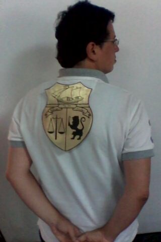 physiquement:
pas de liens parentés avec Brad pitt ni di caprio w ma nzid ala frankeishtein ken bil sabr

moralement:
tbi3a mchouma w narvouzi