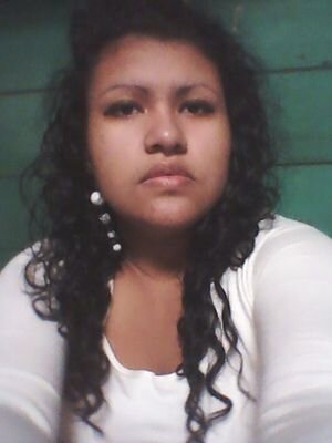 soy una muchacha amigable y muy buena persona estudio salgo cn amigos...;-)