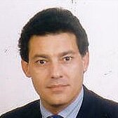 El que avisa no es traidor!; es: ... Avisador!