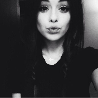 I'm jelena, i live in Switzerland and i love acacia