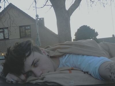 findingcartcr's profile picture. Kiss french.