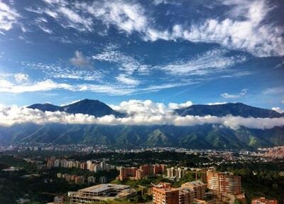 Profesora Titular de la Escuela de Letras (Cátedra de Literatura Española). Universidad Central de Venezuela