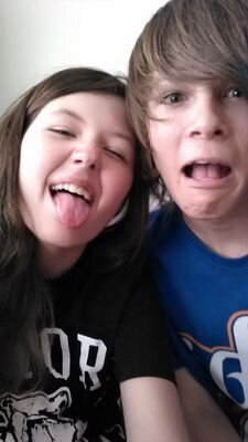 dropdeadtayler's profile picture. Bands are cool yo