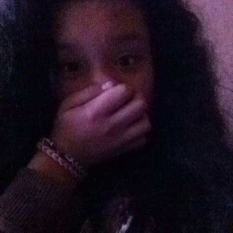 HI.. I AM  directioner 100 % and 5 seconds of summer family 70 %   please follow me !!  love you all lots of hugs .x.