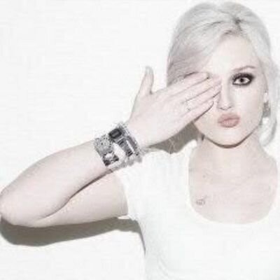 Hiiiiiii! It's Perrie :* 3 xx. BFF: @JesyNelsan ! xx. Big love to all mixers/ xoxo